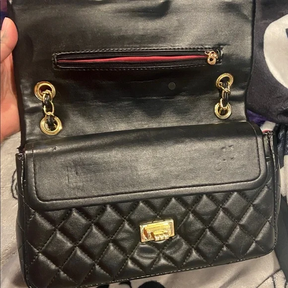 Elegant Black Quilted w/gold /hardware Chain Shoulder Bag - Picture 6 of 16